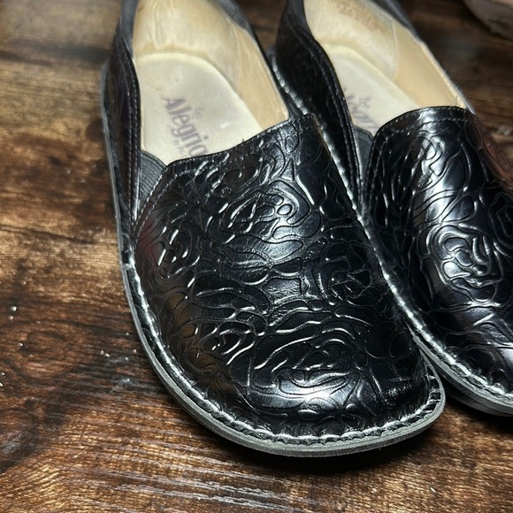 Alegria by PG Lite Debra slip on Black Embossed Shoes size EU 37/ US 7 - Picture 13 of 14